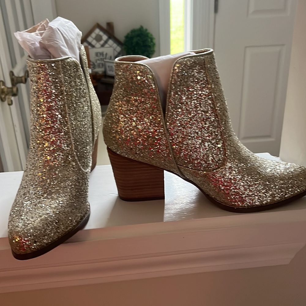 Brand new not rated gold boots